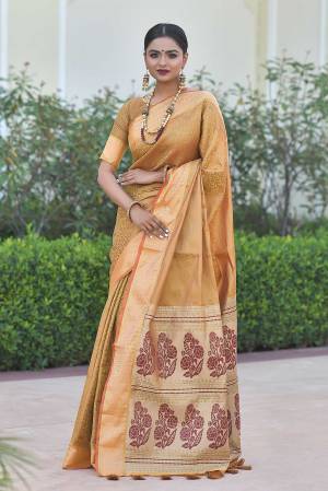 Garb This Designer Partywear Saree Are Fine Saree Paired With Blouse.This Saree And Blouse Are Kanchipuram Silk Based Fabric With Heavy Wevon Designer Work. Buy This Pretty Saree Now.