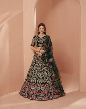 Garb This Wedding Special Designer Lehenga Choli And Dupatta In Fine Color. Blouse Are Fabricated On Net And Lahenga Are Net Beautified With Dupatta Are Net Fabric With Thread,Jari,Sequance Embroidery Work. 