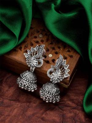 Attrective Look To Your Personality By Pairing Up This Beautiful Earring With Your Ethnic Attire. This Pretty Set Is In Fine Color Beautified With Traditional Work. Buy Now.