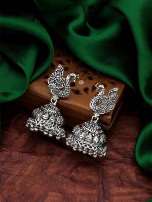 Attrective Look To Your Personality By Pairing Up This Beautiful Earring With Your Ethnic Attire. This Pretty Set Is In Fine Color Beautified With Traditional Work. Buy Now.