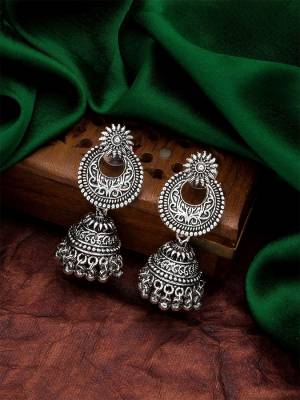 Attrective Look To Your Personality By Pairing Up This Beautiful Earring With Your Ethnic Attire. This Pretty Set Is In Fine Color Beautified With Traditional Work. Buy Now.