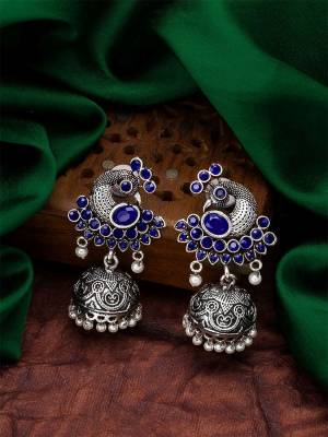 Attrective Look To Your Personality By Pairing Up This Beautiful Earring With Your Ethnic Attire. This Pretty Set Is In Fine Color Beautified With Kundan Work. Buy Now.