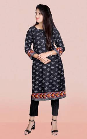 Garb This Readymade Long Kurti In Fine Color Fabricated On Rayon Slub Beautified With Printed Designer. It Is Light In Weight And Easy To Carry All Day Long. 