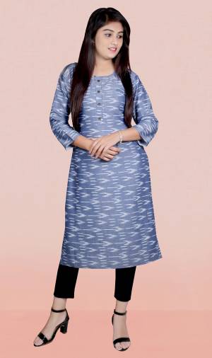 Garb This Readymade Long Kurti In Fine Color Fabricated On Rayon Slub Beautified With Printed Designer. It Is Light In Weight And Easy To Carry All Day Long. 