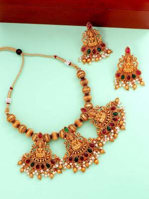 Attrective Traditional Looking To Your Personality By Pairing Up This Beautiful Nacklace With Your Ethnic Attire. This Pretty Set Is In Gold Color Beautified With Temple Work. Buy Now.