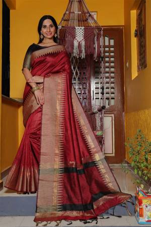 Looking This Designer Temple Saree Are Fine Saree Paired With Blouse.This Saree And Blouse Are Raw Silk Based Fabric With Heavy Wevon Jari Temple Work. Buy This Pretty Saree Now.