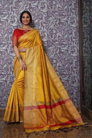 Looking This Designer Temple Saree Are Fine Saree Paired With Blouse.This Saree And Blouse Are Raw Silk Based Fabric With Heavy Wevon Jari Temple Work. Buy This Pretty Saree Now.