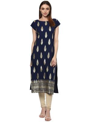 Attrective This Readymade Long Kurti In Fine Color Fabricated On Crepe Beautified With Designer Foil Printed. It Is Light In Weight And Easy To Carry All Day Long. 