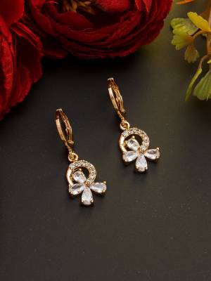 Attrective Look To Your Personality By Pairing Up This Beautiful Earring With Your Ethnic Attire. This Pretty Set Is In Fine Color Beautified With American Diamond Work. Buy Now.