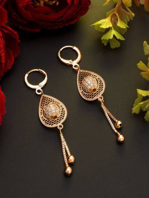 Attrective Look To Your Personality By Pairing Up This Beautiful Earring With Your Ethnic Attire. This Pretty Set Is In Fine Color Beautified With American Diamond Work. Buy Now.