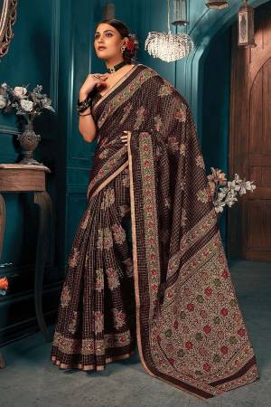 You Will Definitely Earn Lots Of Compliments Wearing This Pretty Elegant Looking Saree In Pretty Color Paired With Matching Colored Blouse.This Saree and Blouse Are Fabricated On Cotton. It Is Beautified With Printed Designer Weaving Work