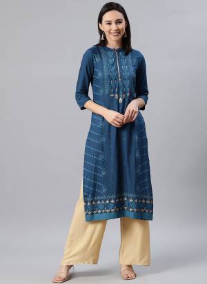 Grab These Casual Wear Beautiful Kurti in Fine Colored.These kurti is Fabricated on Rayon Based With Designer Foil Print Work.Its Available in All Regular Size.Buy Now..