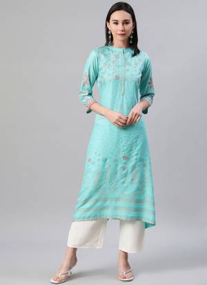 Grab These Casual Wear Beautiful Kurti in Fine Colored.These kurti is Fabricated on Rayon Based With Designer Foil Print Work.Its Available in All Regular Size.Buy Now..