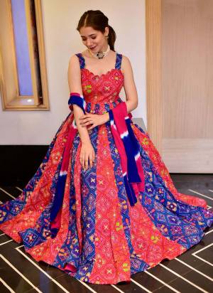 For A Beautiful Look,Grab These Readymade Gown Come With Dupatta.These Gown is Fabricated On Silk Cotton Pair With Chiffon Dupatta.Its Beautified With Designer Digital Printed. 