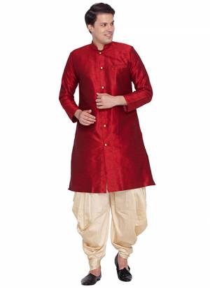 Take your ethnic style quotient to the next level by wearing this fashionable kurta set.Its Come With Banglori Silk Fabricated Kurta And Bottom.Its Beautified With Dyed Solid Work.