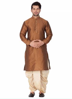 Take your ethnic style quotient to the next level by wearing this fashionable kurta set.Its Come With Banglori Silk Fabricated Kurta And Bottom.Its Beautified With Dyed Solid Work.