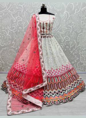 Looking Different,Grab These Lehenga in Beautiful Colored.These Lehenga And Blouse Are Fabricated On Georgette Based.Pair With Soft Net Blouse.Its Beautified With Heavy Designer Work.