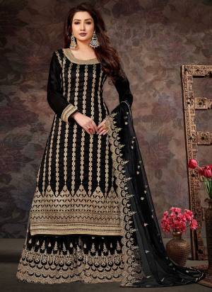 Grab These Designer Plazzo Suit in All Over Beautiful Colored.These Top is Fabricated On Dolla Jacquard Pair With Net Bottom And Dupatta.Its Beautified With Wevon Designer,Embroidery,Stone Work.