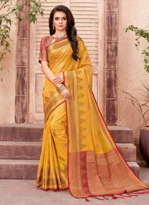 Grab These Beautiful Saree in Fine Colored.These Saree And Blouse Are Fabricated On Organza.Its Beautified With Heavy Jari Wevon Designer Work.