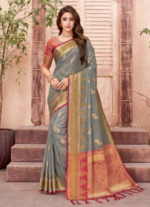 Grab These Beautiful Saree in Fine Colored.These Saree And Blouse Are Fabricated On Organza.Its Beautified With Heavy Jari Wevon Designer Work.