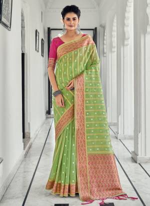 Looking Different in These Beautiful Colored Saree Pair With Blouse.These Saree And Blouse Are Fabricated on Organza.Its Beautified With Heavy Wevon Designer Work.