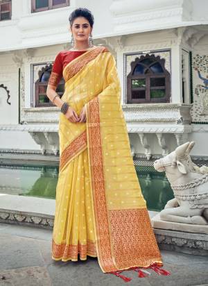 Looking Different in These Beautiful Colored Saree Pair With Blouse.These Saree And Blouse Are Fabricated on Organza.Its Beautified With Heavy Wevon Designer Work.