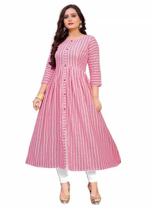 Grab These Kurti in Fine Colored.These Kurti is Fabricated On Cotton.Its Beautified With Wevon Lining Designer Work.