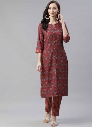 Grab These Casual Wear Kurti in fine Colored.These kurti is Fabricated On Rayon.Its Beautified With Designer Digital Printed.Its Available in All Regular Size.