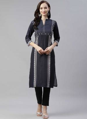 Grab These Casual Wear Kurti in fine Colored.These kurti is Fabricated On Rayon.Its Beautified With Designer Digital Printed.Its Available in All Regular Size.