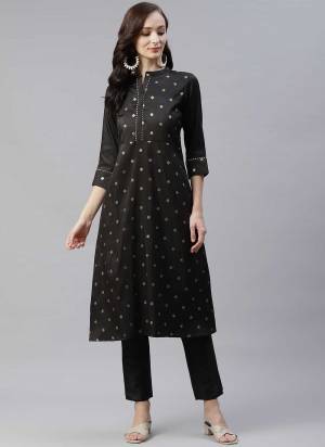 Grab These Casual Wear Kurti in fine Colored.These kurti is Fabricated On Poly Silk.Its Beautified With Designer Digital Printed.Its Available in All Regular Size.