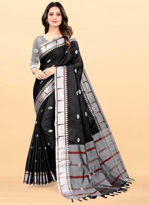 Grab These Casual Wear Saree in Fine Colored.These Saree And Blouse Are Fabricated On Lichi Silk.Ist Beautified With Weaving Designer Work.