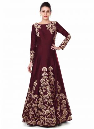 Grab These Designer Gown in Fine Colored.These Gown is Fabricated On Tafetta Silk.Its Beautified With Designer Hand Work.Buy now