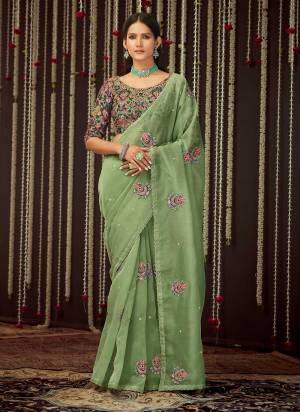 Grab These Saree in All Over Fine Colored Pair With Pretty Colored Blouse.These Saree And Blouse Are Fabricated On Organza.Its Beautified With Heavy Thread,Sequance Embroidery Work.