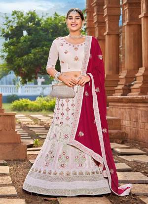 For A Beautiful Look,Grab These Lehenga Choli in Fine Colored.These Blouse And Lehenga Are Fabricated On Georgette Pair With Georgette Blouse.Its Beautified With Heavy Designer Work.