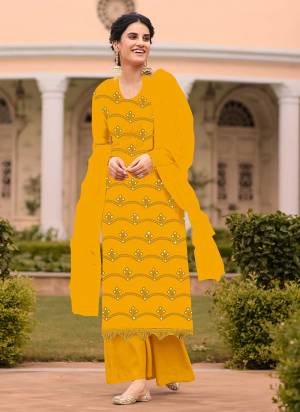 For A Casual Wear,Grab These Dress Material in Fine Colored.These Top is Fabricated On Georgette Pair With American Bottom And Nazmin Dupatta.Its Beautified With Mirror Embroidery Work.