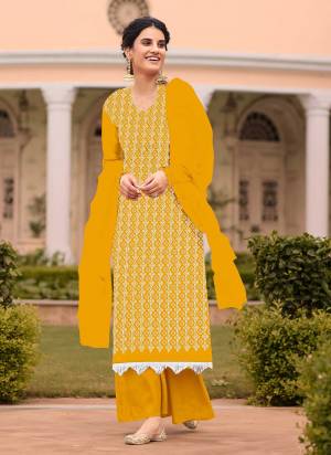 For A Casual Wear,Grab These Dress Materil Come With Fine Colored.These Top is Fabricated On Georgette Pair With American Bottom And Nazneen Dupatta.Its Beautified With Designer Sipli Embroidery Work.