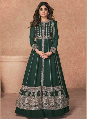 For A Designer Look,Grab These Suit in All Over Fine Colored Pair With Bottom And Dupatta.These Top And Bottom Are Fabricated On Georgette Pair With Georgette Dupatta.Its Beautified With Designer Thread,Sequance Embroidery Work.