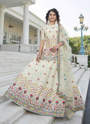 For A Designer Look,Grab These Lehenga Choli in All Over Fine Colored.These Lehenga And Blouse Are Fabricated On Chinon Chiffon Pair With Net Dupatta.Its Beautified With Gota Patti,Thread,Sequance Embroidery Work.