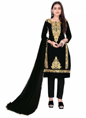 For A Casual Wear,Grab These Dress Material in Fine Colored.These Top And Bottom Are Fabricated On  Cotton Pair With Nazmin Dupatta.Its Beautified With Designer Embroidery Work.