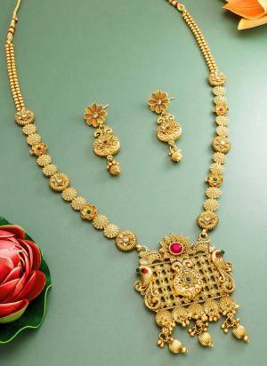 Grab These Beautiful Necklace in Golden Colored Come With Copper Material And Temple Work.Buy Now.