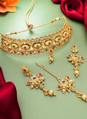 Grab These Beautiful Necklace in Golden Colored Come With Copper Material And Temple Work.Buy Now.