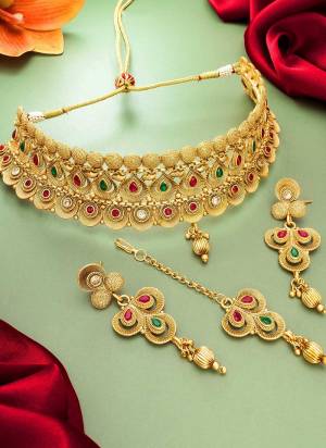 Grab These Beautiful Necklace in Golden Colored Come With Copper Material And Temple Work.Buy Now.