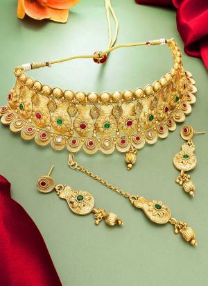 Grab These Beautiful Necklace in Golden Colored Come With Copper Material And Temple Work.Buy Now.