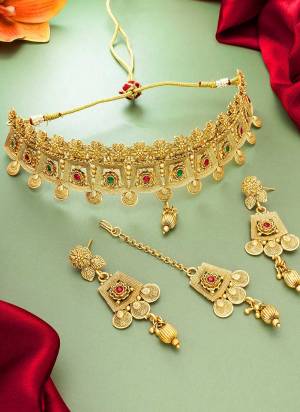 Grab These Beautiful Necklace in Golden Colored Come With Copper Material And Temple Work.Buy Now.