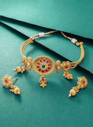 Grab These Beautiful Necklace in Golden Colored Come With Alloy Material And Beautified With Floral Choker Rajwadi Work.Buy Now.