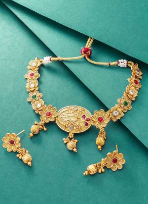 Grab These Beautiful Necklace in Golden Colored Come With Alloy Material And Beautified With Floral Choker Rajwadi Work.Buy Now.