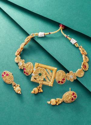 Grab These Beautiful Necklace in Golden Colored Come With Alloy Material And Beautified With Floral Choker Rajwadi Work.Buy Now.