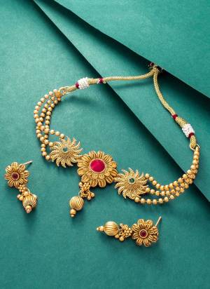 Grab These Beautiful Necklace in Golden Colored Come With Alloy Material And Beautified With Floral Choker Rajwadi Work.Buy Now.