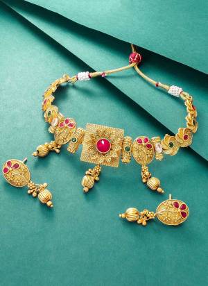 Grab These Beautiful Necklace in Golden Colored Come With Alloy Material And Beautified With Floral Choker Rajwadi Work.Buy Now.