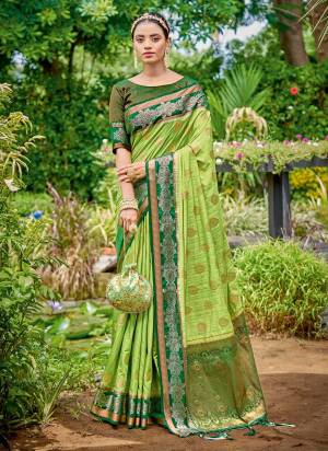 For A Different Look,Grab These Saree in All Over Fine Colored Pair With Blouse.These Saree And Blouse Are Fabricated On Silk.Its Beautified With Heavy Silver Jari Wevon Designer Work.